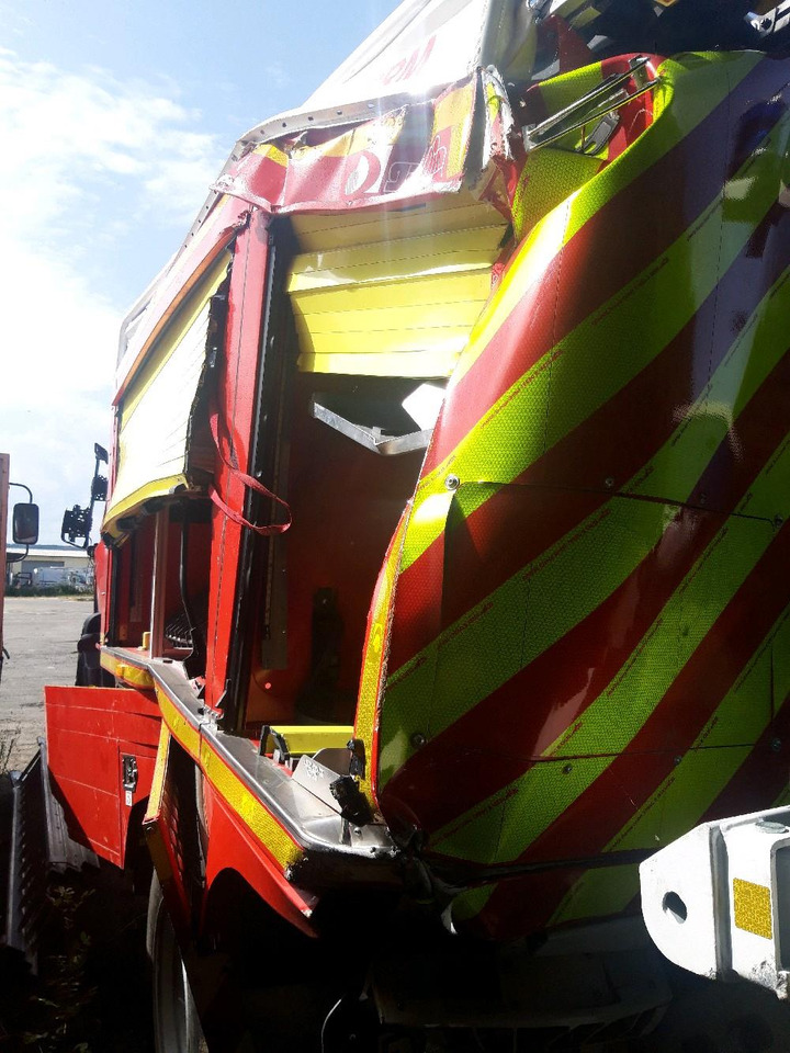 RENAULT D 4X4 TOUT-TERRAIN INCENDIE - Camion de pompier: photos 4 RENAULT D 4X4 TOUT-TERRAIN INCENDIE - Camion de pompier: photos 4