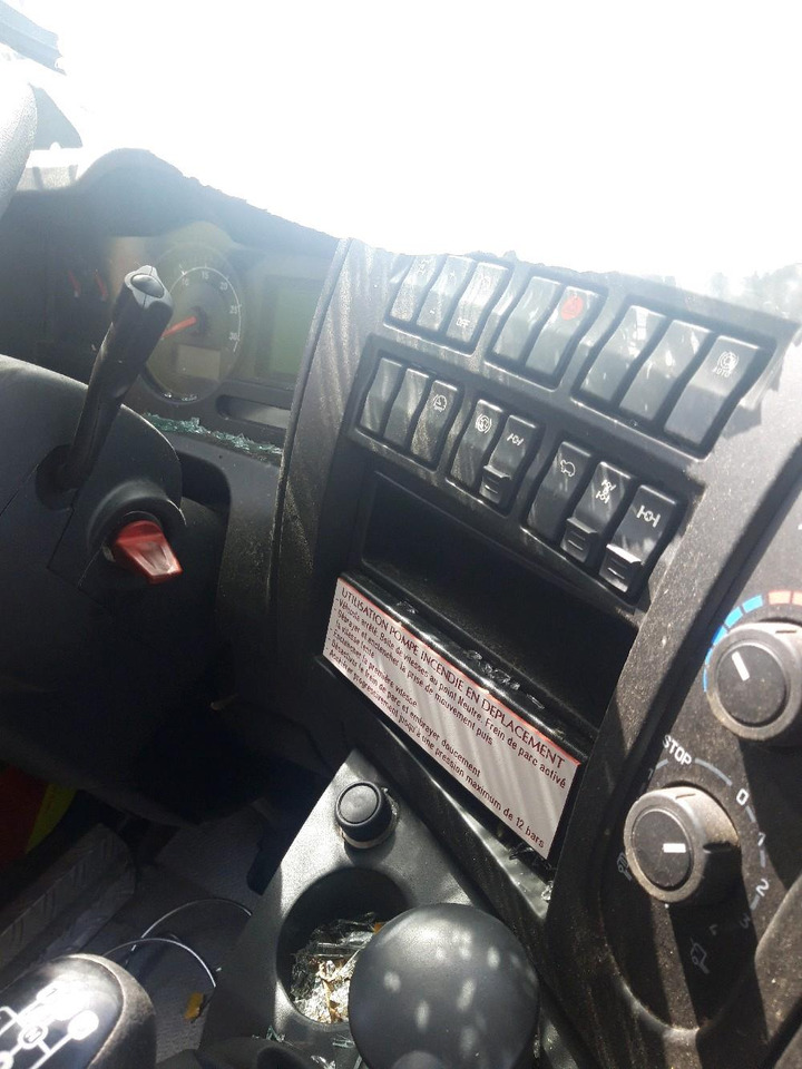 Camion de pompier RENAULT D 4X4 TOUT-TERRAIN INCENDIE: photos 13