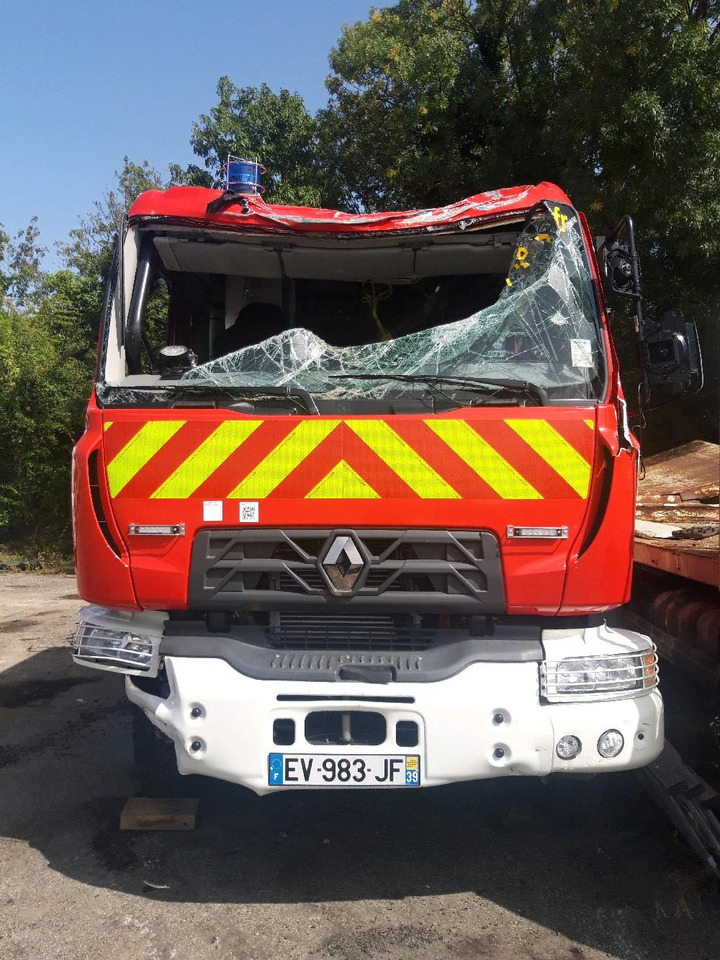 RENAULT D 4X4 TOUT-TERRAIN INCENDIE - Camion de pompier: photos 2 RENAULT D 4X4 TOUT-TERRAIN INCENDIE - Camion de pompier: photos 2