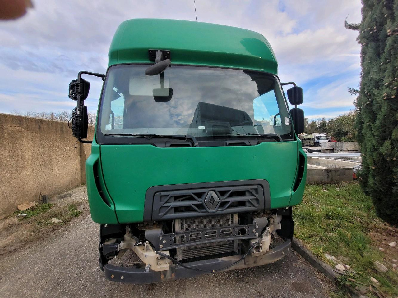 RENAULT D WIDE PLATEAU - Camion plateau: photos 2 RENAULT D WIDE PLATEAU - Camion plateau: photos 2