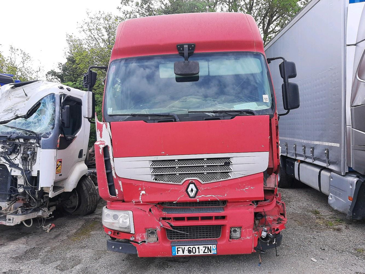 RENAULT PREMIUM 470 PLATEAU - Camion plateau: photos 2 RENAULT PREMIUM 470 PLATEAU - Camion plateau: photos 2