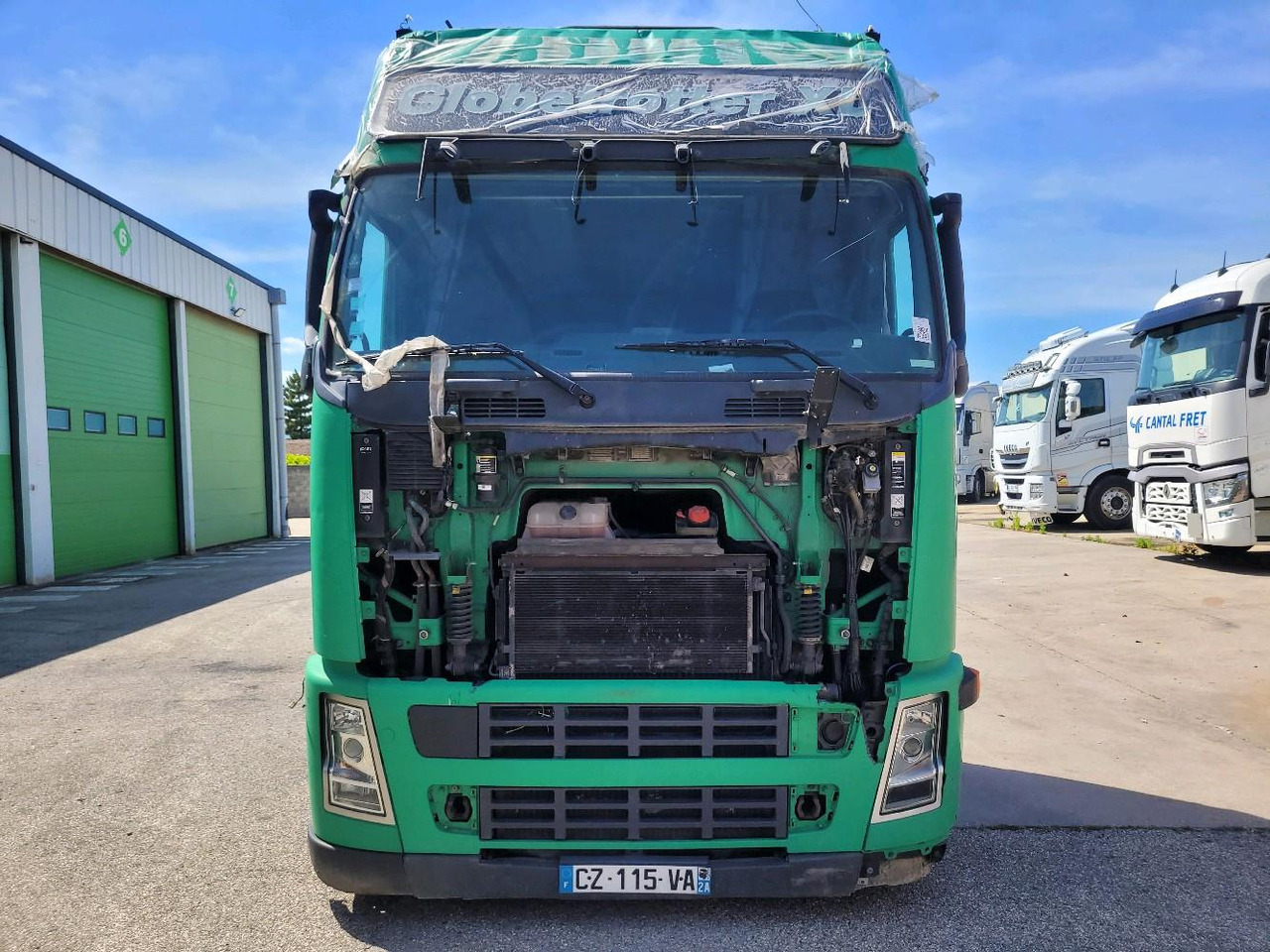 VOLVO FH12 420 GLOBETROTTER - Camion porte-conteneur/ Caisse mobile: photos 2 VOLVO FH12 420 GLOBETROTTER - Camion porte-conteneur/ Caisse mobile: photos 2