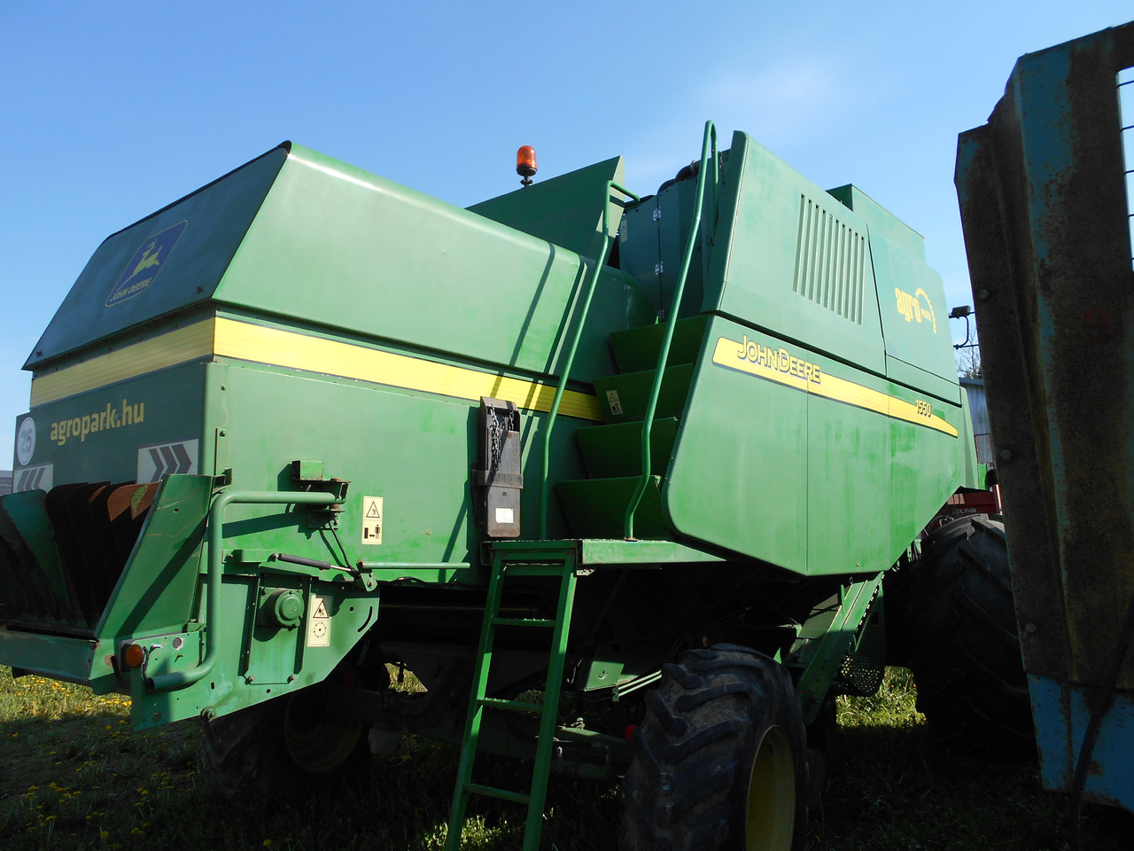 John Deere 1550 - Moissonneuse-batteuse: photos 4 John Deere 1550 - Moissonneuse-batteuse: photos 4