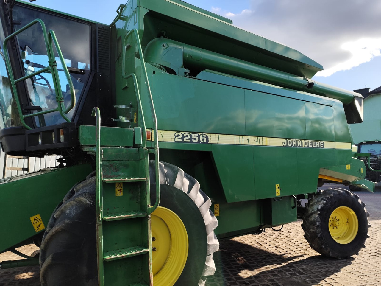 John Deere 2256 - Moissonneuse-batteuse: photos 1 John Deere 2256 - Moissonneuse-batteuse: photos 1