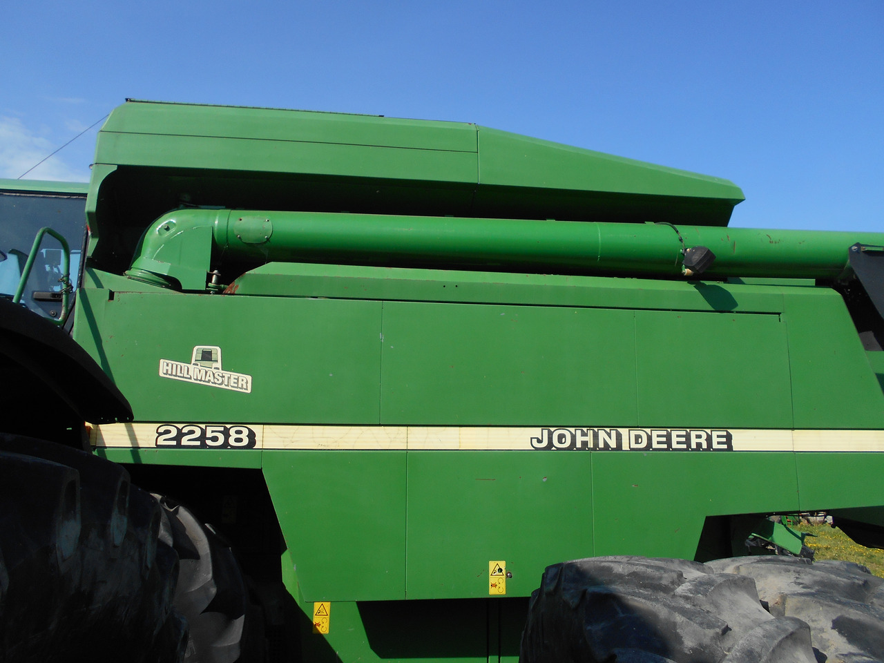 Kombajn do zboża John deer 2258 - Matériel de récolte: photos 1 Kombajn do zboża John deer 2258 - Matériel de récolte: photos 1