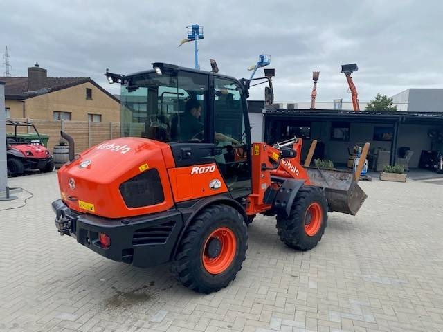 Kubota R 070 - Chargeuse sur pneus: photos 1 Kubota R 070 - Chargeuse sur pneus: photos 1