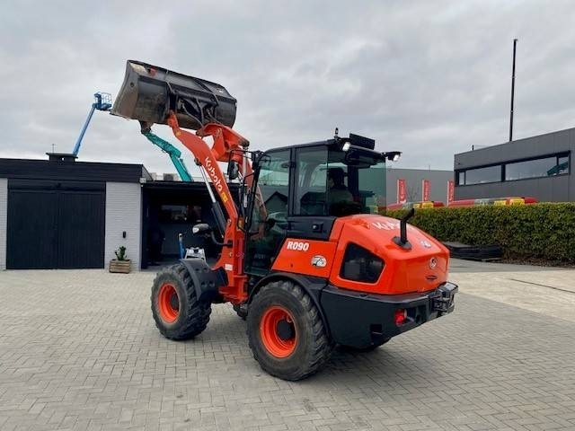 Kubota R 090 - Chargeuse sur pneus: photos 1 Kubota R 090 - Chargeuse sur pneus: photos 1