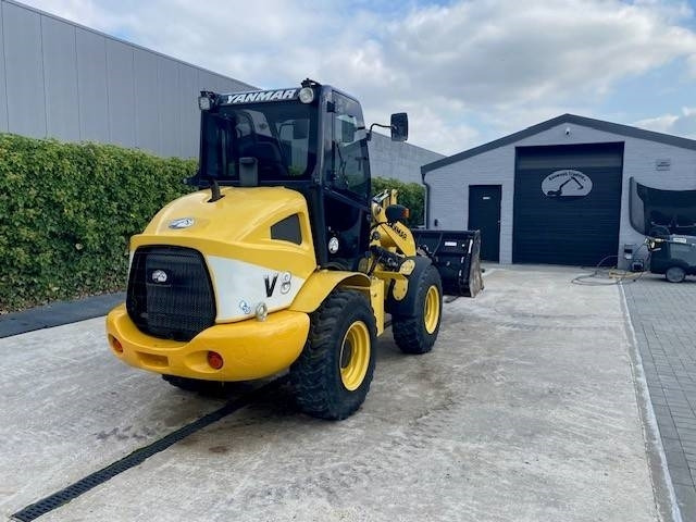 Yanmar V 8 - Chargeuse sur pneus: photos 4 Yanmar V 8 - Chargeuse sur pneus: photos 4