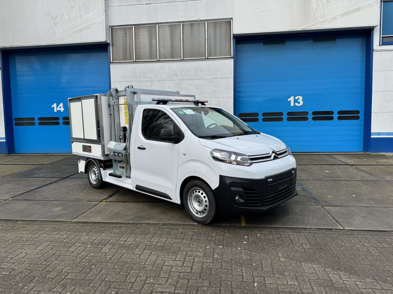 Citroen E-Jumpy veegvuil zijbelader seitenlader mullfahrzeug - Véhicule utilitaire benne, Utilitaire électrique: photos 2 Citroen E-Jumpy veegvuil zijbelader seitenlader mullfahrzeug - Véhicule utilitaire benne, Utilitaire électrique: photos 2