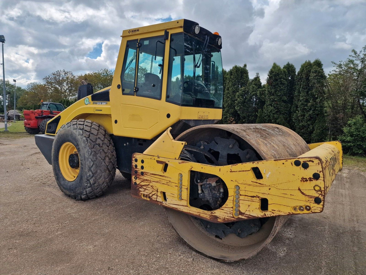 BOMAG Bw 213 DH-4 - Compacteur à pieds de mouton/ Monocylindre: photos 2 BOMAG Bw 213 DH-4 - Compacteur à pieds de mouton/ Monocylindre: photos 2