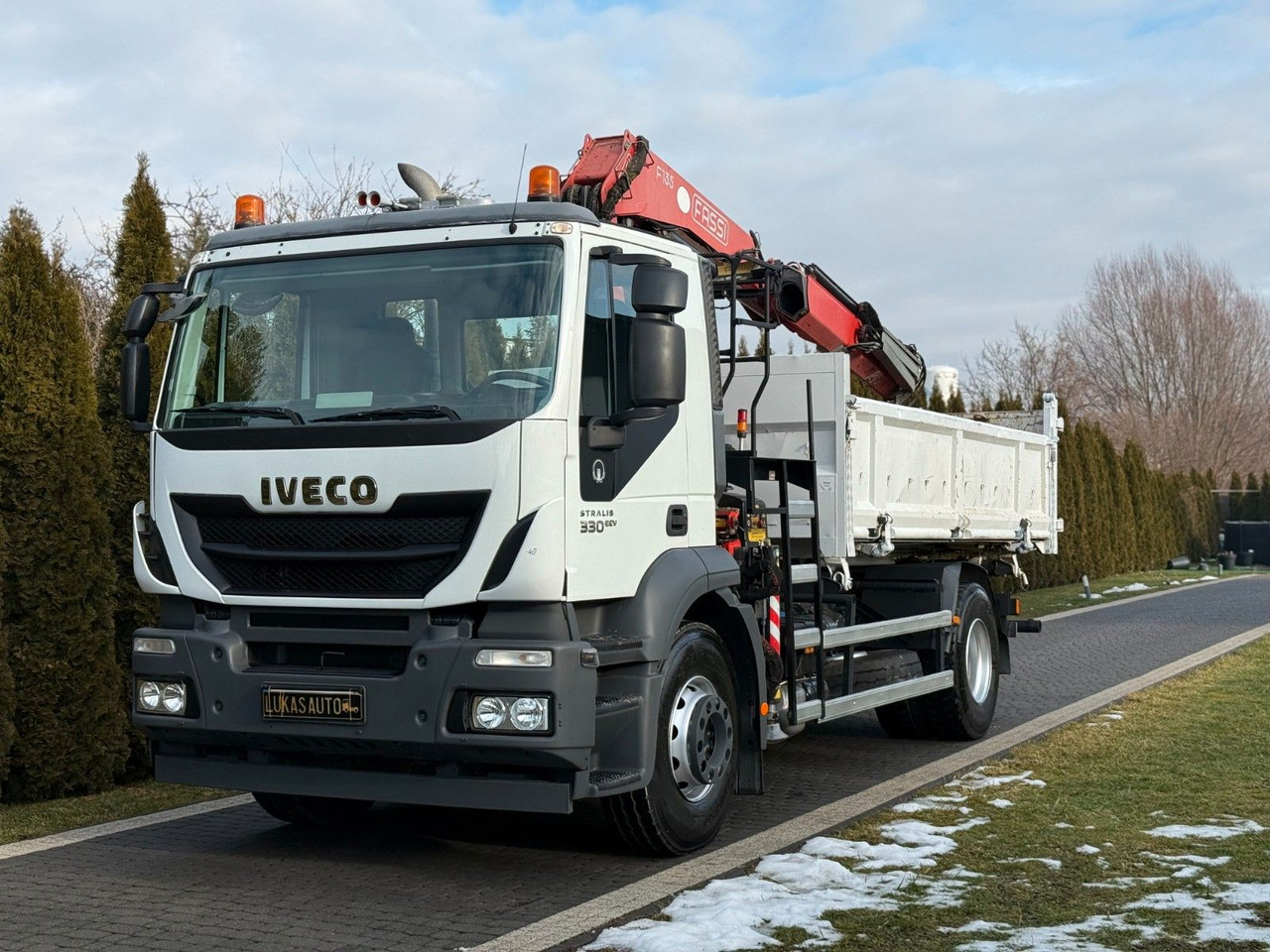 Iveco STRALIS 330 / 4x2/ TIPPER /FASSI F135 - Camion grue: photos 4 Iveco STRALIS 330 / 4x2/ TIPPER /FASSI F135 - Camion grue: photos 4
