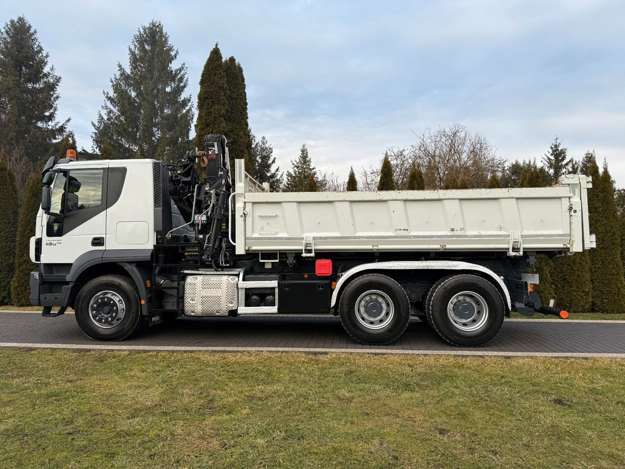 Iveco TRAKKER 450 6X4 DOUBLE HYDRO-BOARD HIAB - Camion benne: photos 4 Iveco TRAKKER 450 6X4 DOUBLE HYDRO-BOARD HIAB - Camion benne: photos 4