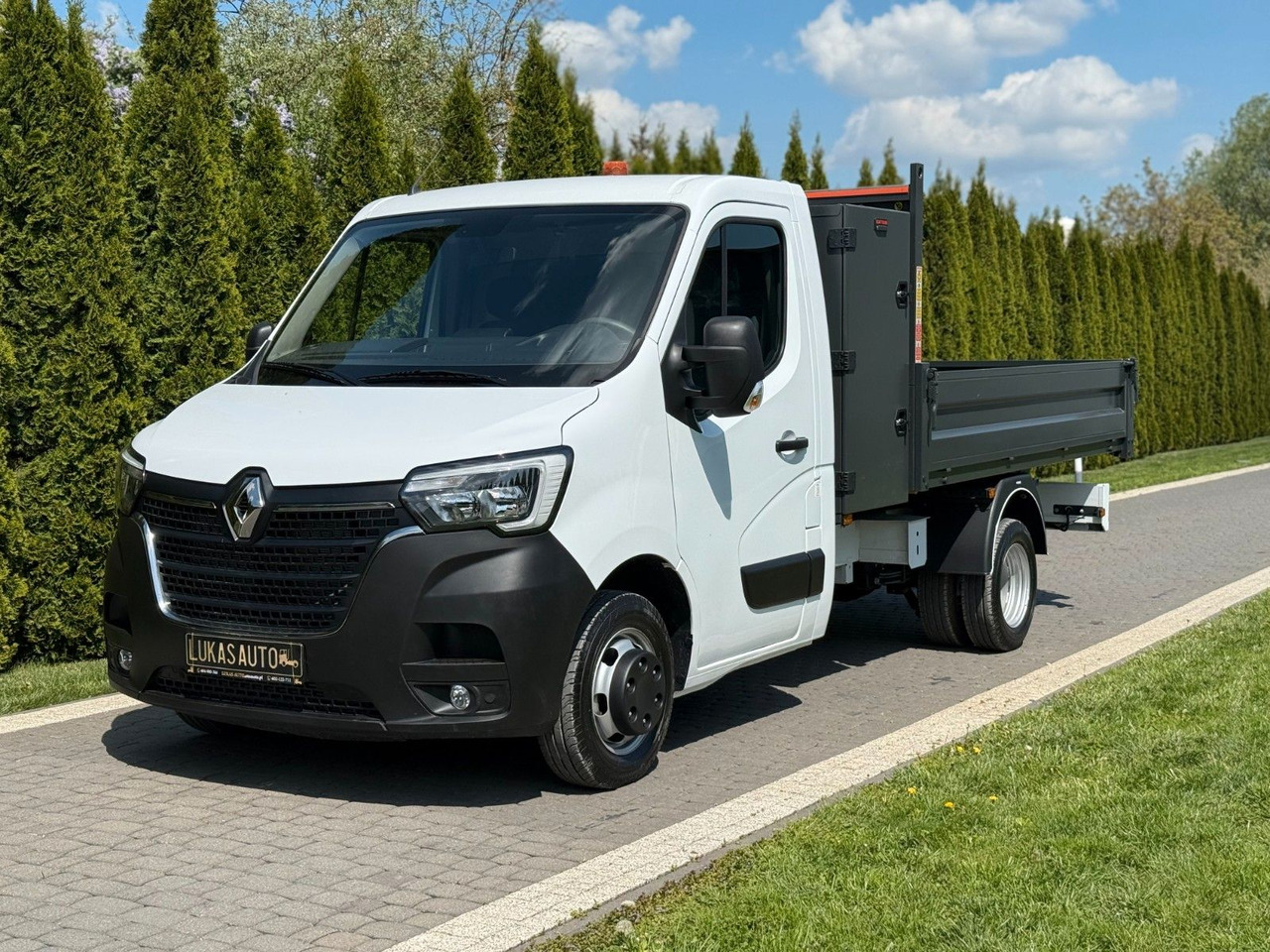 Renault MASTER TIPPER 3 SEATS LOW KMS - Véhicule utilitaire benne: photos 1 Renault MASTER TIPPER 3 SEATS LOW KMS - Véhicule utilitaire benne: photos 1