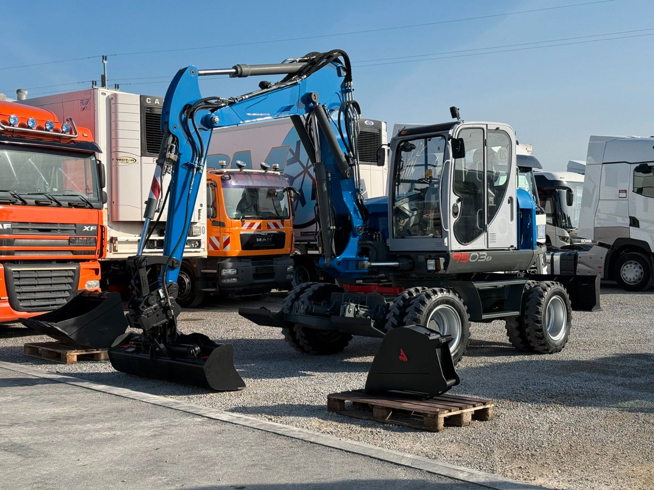 Wacker 9503-02 THREE-SIDE ARM - Pelle sur pneus: photos 1 Wacker 9503-02 THREE-SIDE ARM - Pelle sur pneus: photos 1