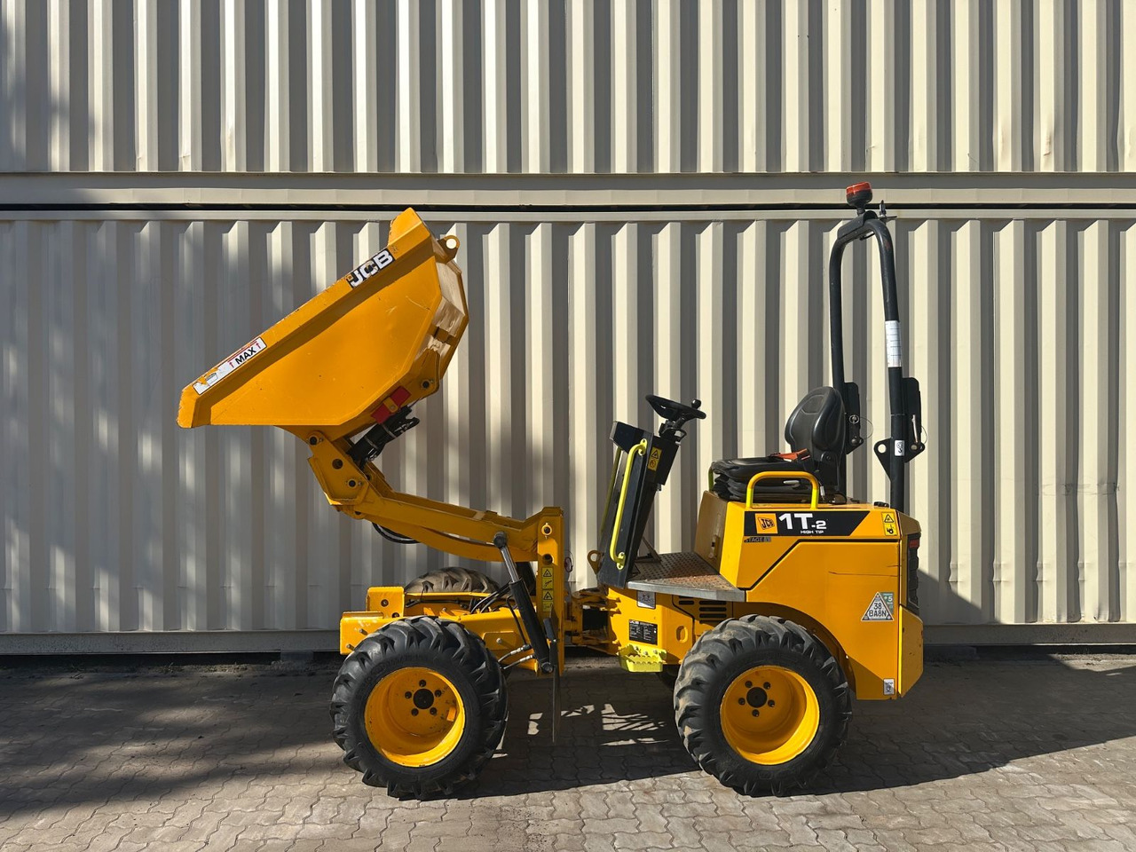 JCB 1T-2 High Tip Dumper, 440 Bh, 1.000 KG - Mini tombereau: photos 1 JCB 1T-2 High Tip Dumper, 440 Bh, 1.000 KG - Mini tombereau: photos 1