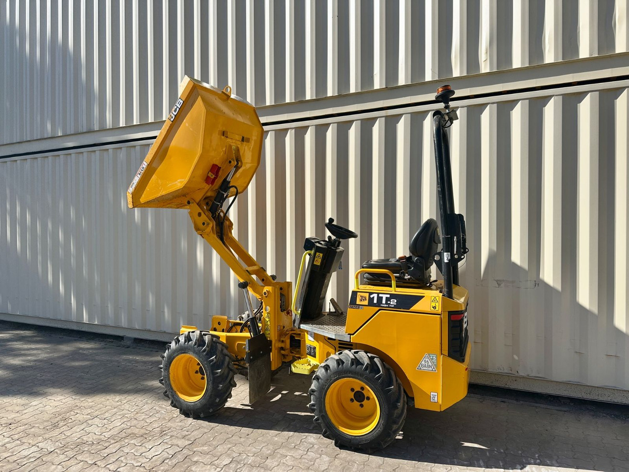 JCB 1T-2 High Tip Dumper, 676 Bh, 1.000 KG - Mini tombereau: photos 1 JCB 1T-2 High Tip Dumper, 676 Bh, 1.000 KG - Mini tombereau: photos 1