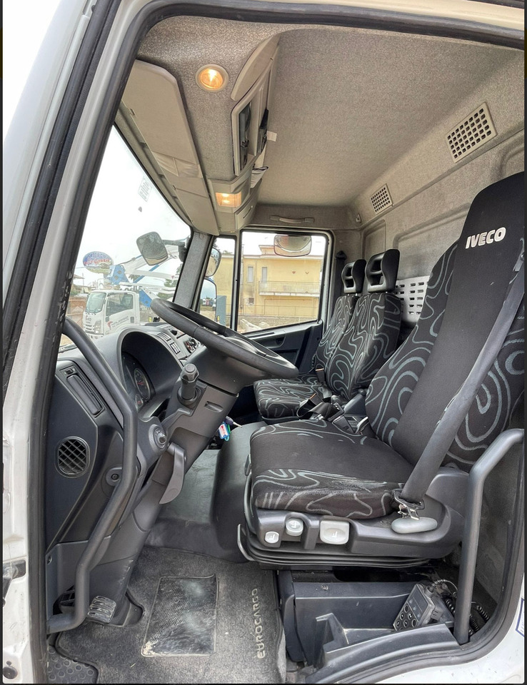 IVECO EUROCARGO 75E18 - Camion frigorifique: photos 4 IVECO EUROCARGO 75E18 - Camion frigorifique: photos 4
