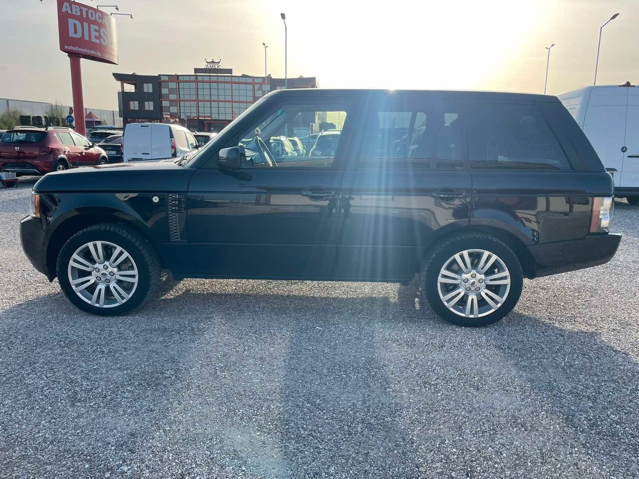 Land Rover Range Rover Vogue 4.4 TDV8 - SUV: photos 4 Land Rover Range Rover Vogue 4.4 TDV8 - SUV: photos 4