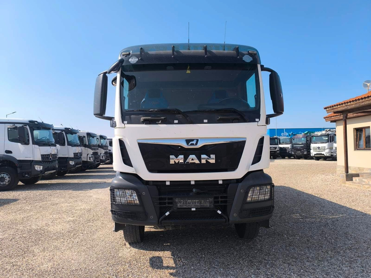 MAN TGS 41.420 MEILLER KIPPER - Camion multibenne: photos 2 MAN TGS 41.420 MEILLER KIPPER - Camion multibenne: photos 2