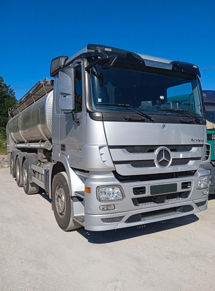 Mercedes-Benz ACTROS 3248 - Camion citerne: photos 1 Mercedes-Benz ACTROS 3248 - Camion citerne: photos 1