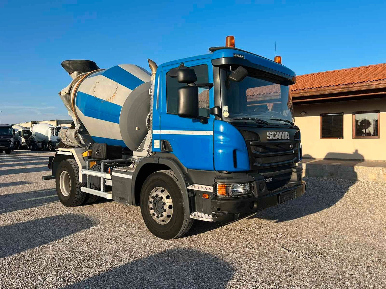 Scania P320 LIEBHERR 4M3 - Camion malaxeur: photos 1 Scania P320 LIEBHERR 4M3 - Camion malaxeur: photos 1