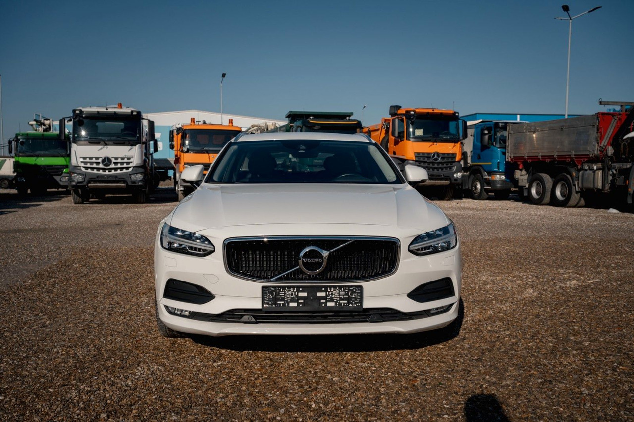 Volvo V90 D4 Momentum 2.0D - Voiture: photos 3 Volvo V90 D4 Momentum 2.0D - Voiture: photos 3