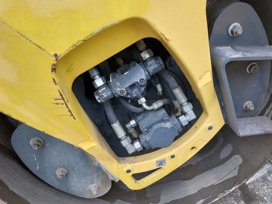 BOMAG DE BW 151 AD-4 AM Tier 3 - Compacteur: photos 4 BOMAG DE BW 151 AD-4 AM Tier 3 - Compacteur: photos 4