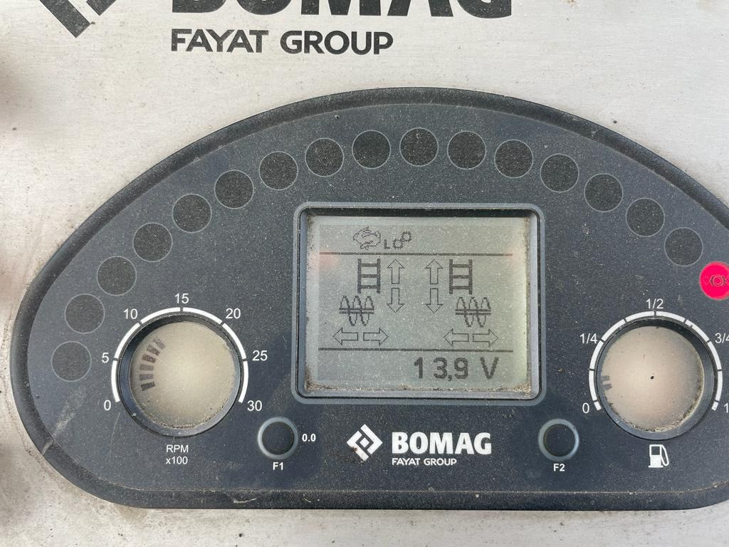 BOMAG IT BF 300 P-2 S340-2 TV Stage IIIb/Tier 4f - Finisseur: photos 4 BOMAG IT BF 300 P-2 S340-2 TV Stage IIIb/Tier 4f - Finisseur: photos 4