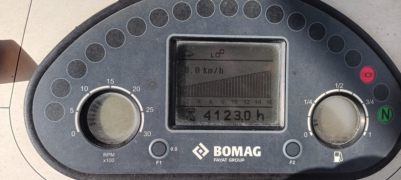 BOMAG IT BF 300 P-2 S340-2 TV Stage IIIb/Tier 4f - Finisseur: photos 4 BOMAG IT BF 300 P-2 S340-2 TV Stage IIIb/Tier 4f - Finisseur: photos 4