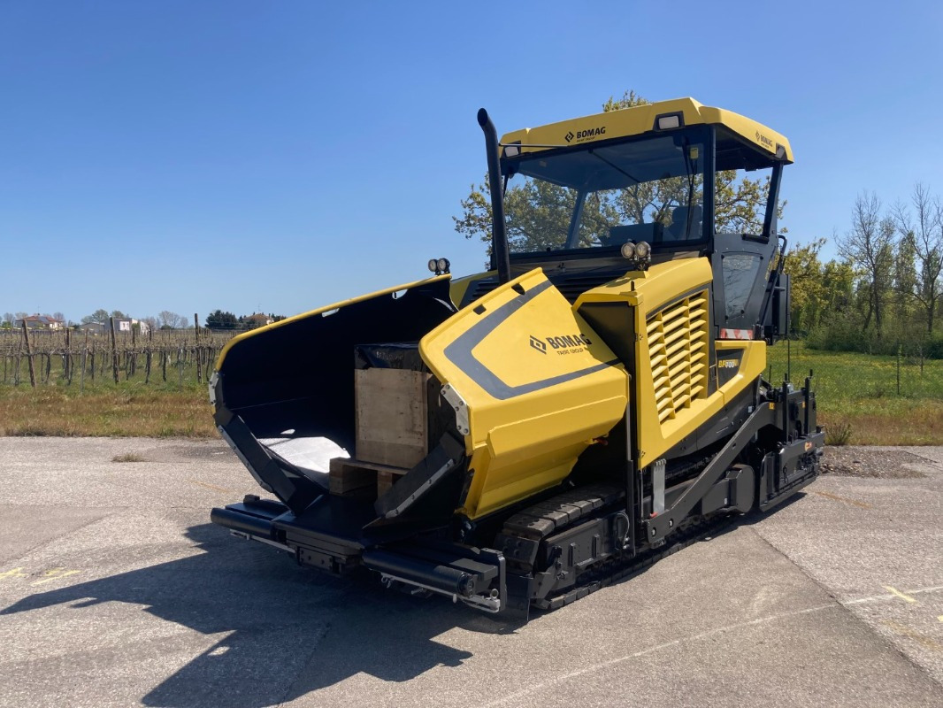 BOMAG IT BF 700 C-2 S500 Stage IV/Tier 4f - Finisseur: photos 1 BOMAG IT BF 700 C-2 S500 Stage IV/Tier 4f - Finisseur: photos 1
