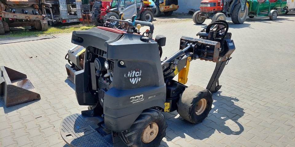 Ditch Witch R300 koparka łańcuchowa pługoukładacz - Trancheuse: photos 4 Ditch Witch R300 koparka łańcuchowa pługoukładacz - Trancheuse: photos 4