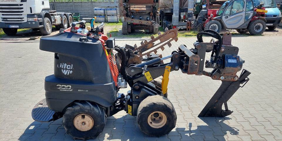 Ditch Witch R300 koparka łańcuchowa pługoukładacz - Trancheuse: photos 5 Ditch Witch R300 koparka łańcuchowa pługoukładacz - Trancheuse: photos 5