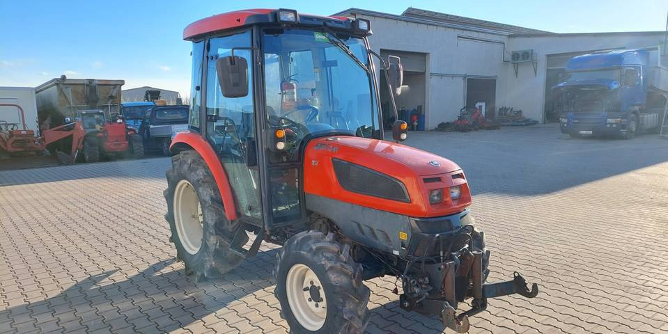 Kioti EX50 HST 50KM klimatyzacja przedni TUZ - Tracteur agricole: photos 4 Kioti EX50 HST 50KM klimatyzacja przedni TUZ - Tracteur agricole: photos 4