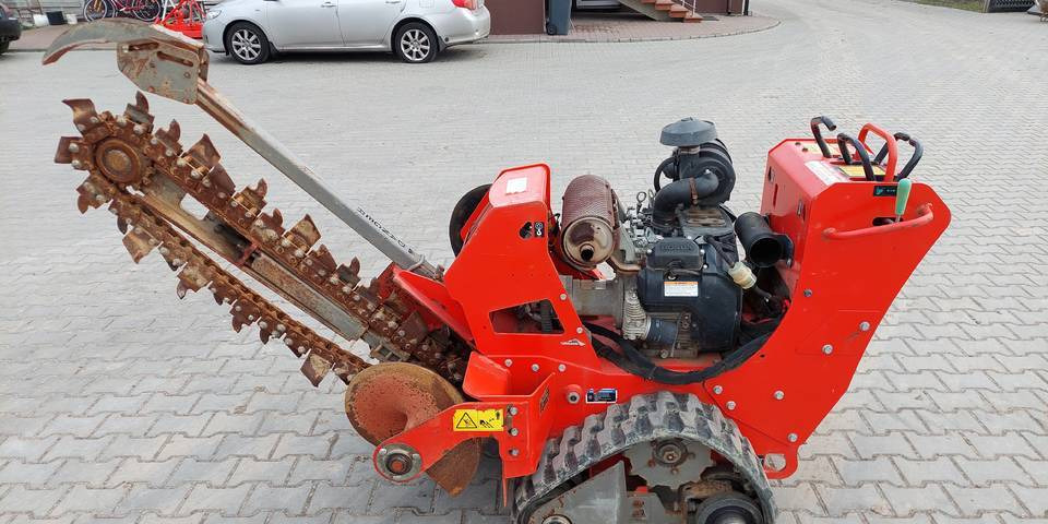 Koparka łańcuchowa Ditch Witch C24X 24 KM Honda - Trancheuse: photos 1 Koparka łańcuchowa Ditch Witch C24X 24 KM Honda - Trancheuse: photos 1