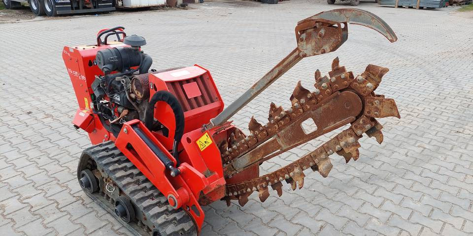 Koparka łańcuchowa Ditch Witch C24X 24 KM Honda - Trancheuse: photos 4 Koparka łańcuchowa Ditch Witch C24X 24 KM Honda - Trancheuse: photos 4