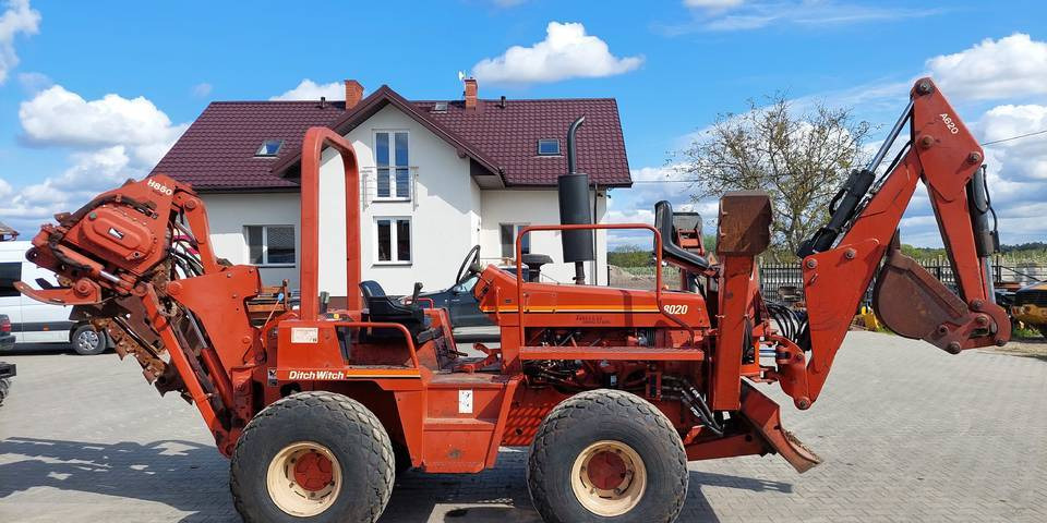 Koparka łańcuchowa pługoukładacz Ditch Witch 8020 Combo - Trancheuse: photos 1 Koparka łańcuchowa pługoukładacz Ditch Witch 8020 Combo - Trancheuse: photos 1