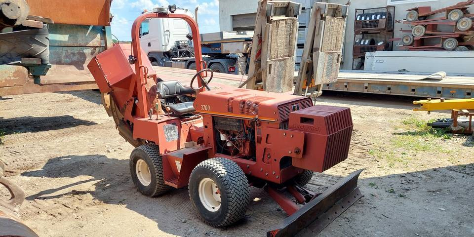 Koparka tarczowa Ditch Witch 3700DD łańcuchowa - Trancheuse: photos 3 Koparka tarczowa Ditch Witch 3700DD łańcuchowa - Trancheuse: photos 3