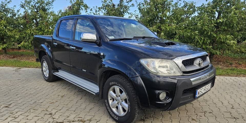 Toyota Hilux 3.0 SR5 automat 4x4 - Pick-up: photos 3 Toyota Hilux 3.0 SR5 automat 4x4 - Pick-up: photos 3