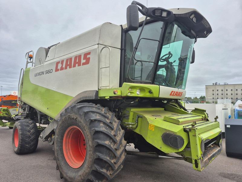 Claas Lexion 560 V750 - Moissonneuse-batteuse: photos 1 Claas Lexion 560 V750 - Moissonneuse-batteuse: photos 1