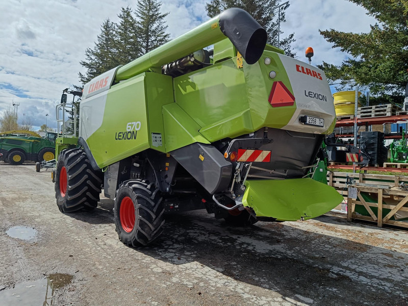 Claas Lexion 670 V750 - Moissonneuse-batteuse: photos 3 Claas Lexion 670 V750 - Moissonneuse-batteuse: photos 3