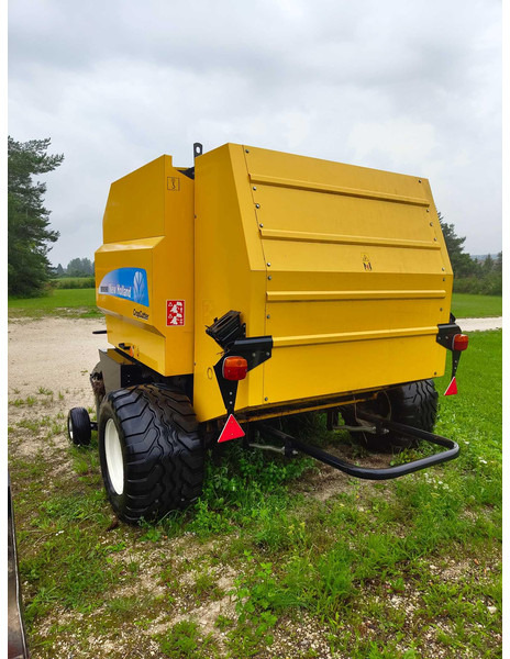New Holland BR 6090 - Presse à balles rondes: photos 2 New Holland BR 6090 - Presse à balles rondes: photos 2