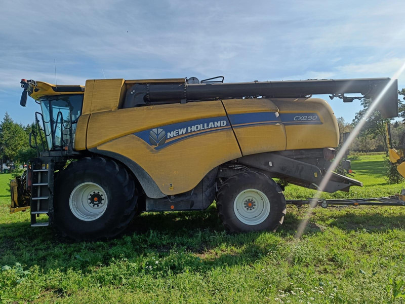 New Holland CX 8.90 - Moissonneuse-batteuse: photos 2 New Holland CX 8.90 - Moissonneuse-batteuse: photos 2