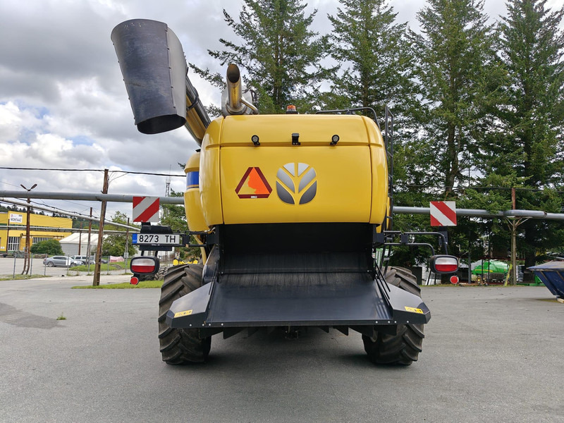 New Holland CX 8.90 - Moissonneuse-batteuse: photos 4 New Holland CX 8.90 - Moissonneuse-batteuse: photos 4