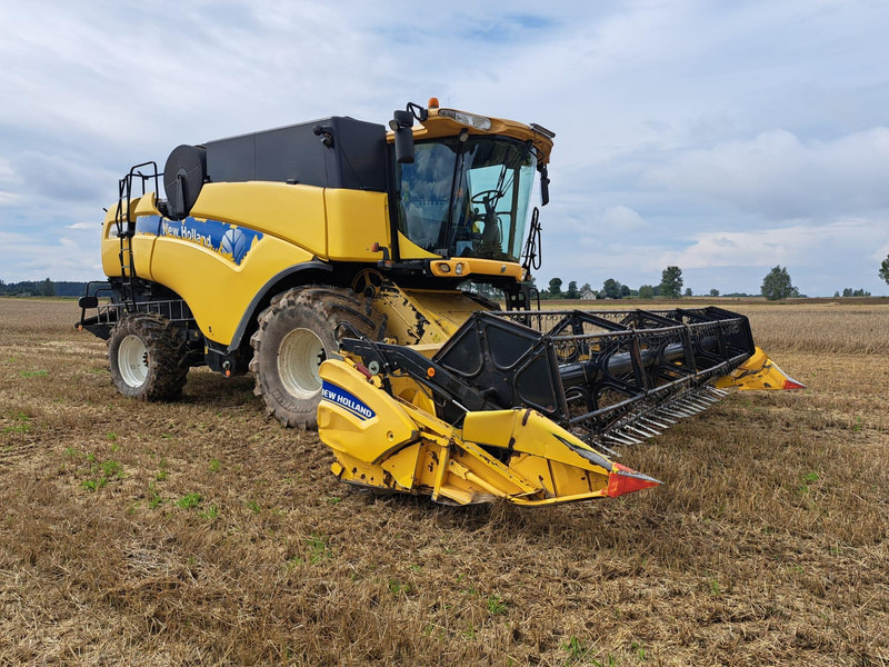 New Holland CX 8080 - Moissonneuse-batteuse: photos 1 New Holland CX 8080 - Moissonneuse-batteuse: photos 1