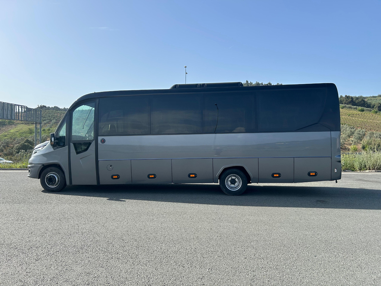 IVECO DAILY - RIGHT HAND DRIVE TOURISTIC VEHICLE - Autocar: photos 5 IVECO DAILY - RIGHT HAND DRIVE TOURISTIC VEHICLE - Autocar: photos 5