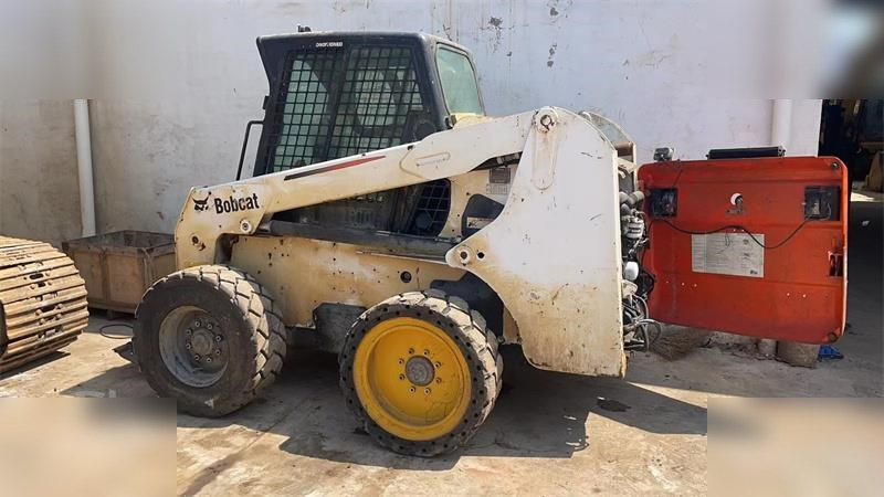 BOBCAT S220 - Mini chargeuse: photos 1 BOBCAT S220 - Mini chargeuse: photos 1