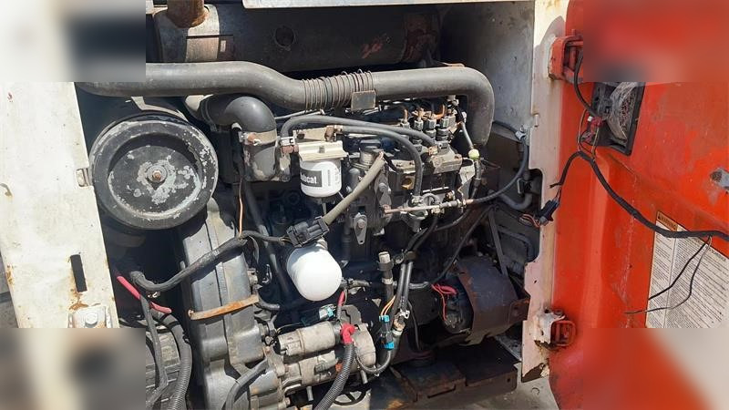 BOBCAT S220 - Mini chargeuse: photos 3 BOBCAT S220 - Mini chargeuse: photos 3
