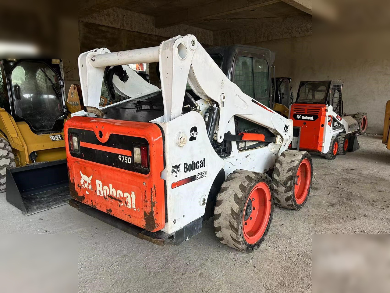 BOBCAT S750 - Mini chargeuse: photos 4 BOBCAT S750 - Mini chargeuse: photos 4