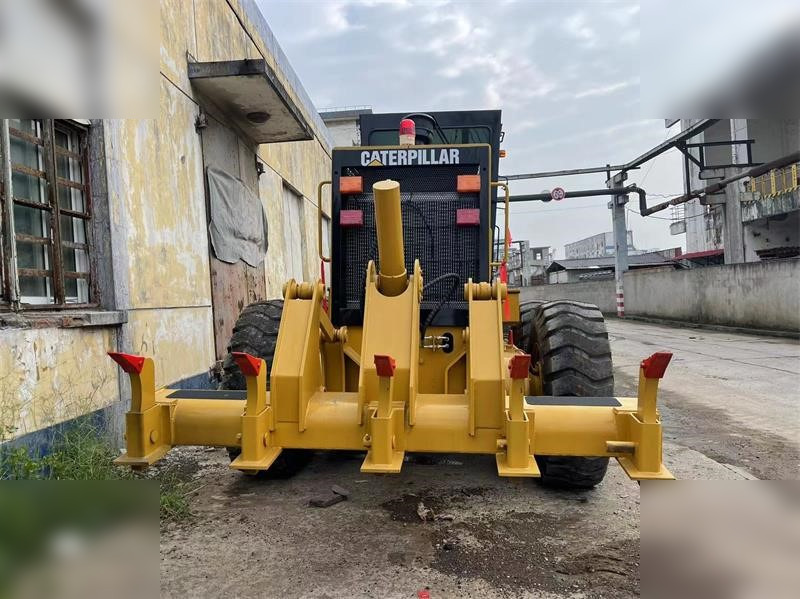 CATERPILLAR 140H - Niveleuse: photos 2 CATERPILLAR 140H - Niveleuse: photos 2