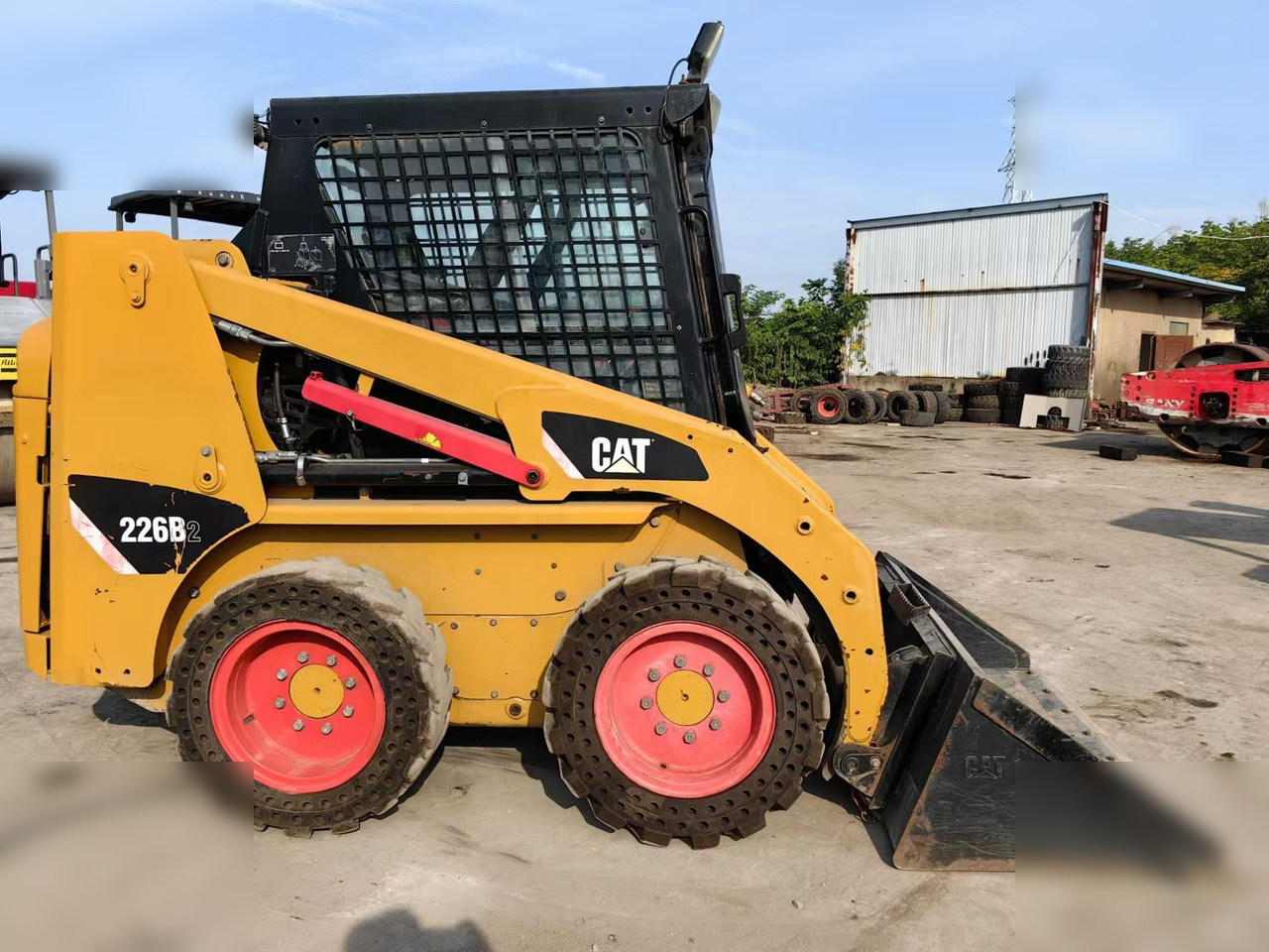 CATERPILLAR 226B - Mini chargeuse: photos 1 CATERPILLAR 226B - Mini chargeuse: photos 1